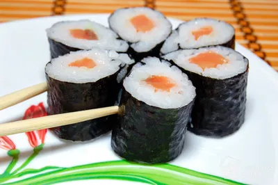 Приготовить суши дома или заказать доставку: что выгоднее и вкуснее?