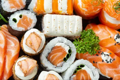 Суши — стоковые фотографии и другие картинки Суши - Суши, Японская кухня,  Студийная фотография - iStock