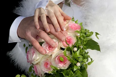 Свадебные рук с кольцами фотографии