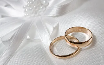 Изображение свадебных рук с кольцами в формате PNG