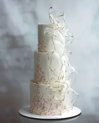 ТОРТЫ МИНСК 🎂 ОБУЧЕНИЕ 在 Instagram 上发布：“Торт с самой свадебной начинкой  этого сезона - пряный морк… | Свадебный торт, Белый свадебный торт, Большие  свадебные торты