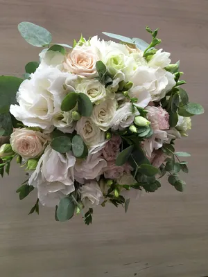 Светлый нежный букет цветов для невесты - Rozmari