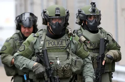 Swat team hi-res stock photography and images - Alamy