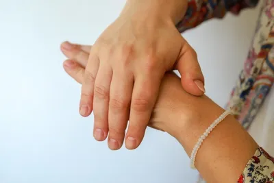 Фото сыпи на руках: настоящее заболевание или аллергия?