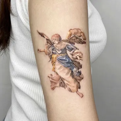 Фото татуировки ангела на белом фоне
