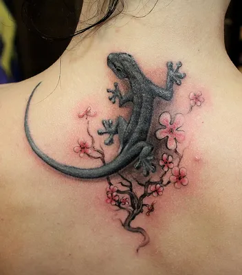 Фотография татуировки ящерицы на руке в WebP