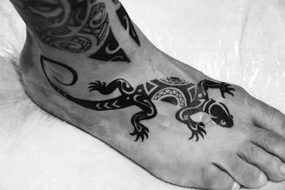 Фото татуировки ящерицы на руке в натуральном размере