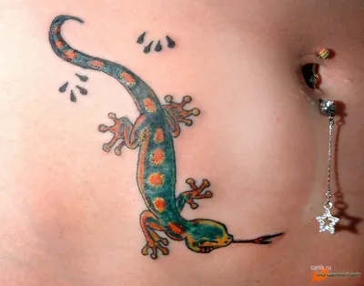 Фото татуировки ящерицы на руке в разных ракурсах