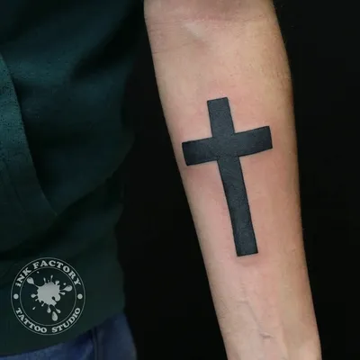 Идеи тату крест на руке: фото для вдохновения