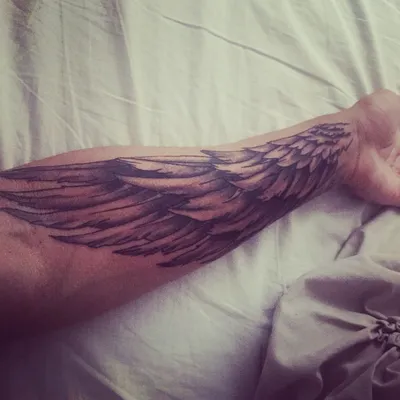 Крылья на руках: красивые тату для девушек и парней