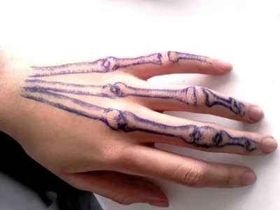 Татуировка маркером на руке: красивое и стильное решение