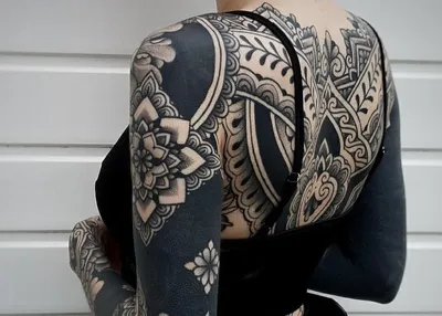 Модные мужские тату 2024-2025: популярные эскизы, виды и стили тату, лучшее  место расположения