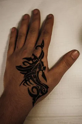 Татуировки на кисти рук мужчин: оригинальные фото