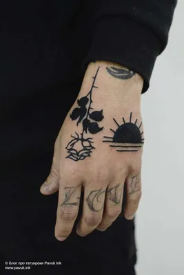 Изображения татуировок на кисти рук мужчин: разные стили и направления