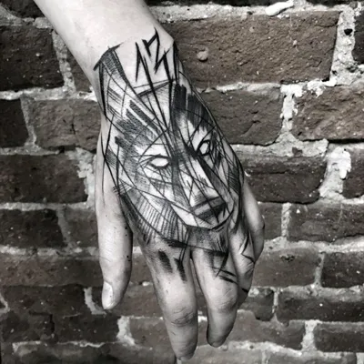 Самые креативные тату на кисти руки для мужчин