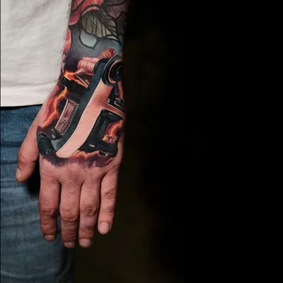 Изображения тату на кисти руки в высоком разрешении