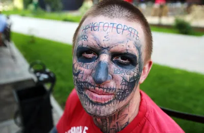 Воронежец набил татуировку черепа на всё лицо