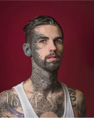 Кто из звезд сделал татуировку на лице и 15 смелых идей для мини-тату