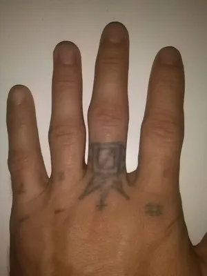 Тату на пальцах рук: фото с татуировками в виде растений