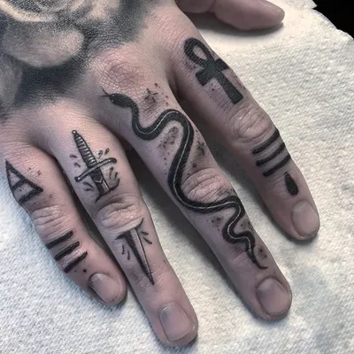 Татуировки на пальцах рук для мужчин