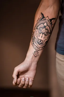 Фото татуировки на руке для мужчин: сильный и мужественный дизайн
