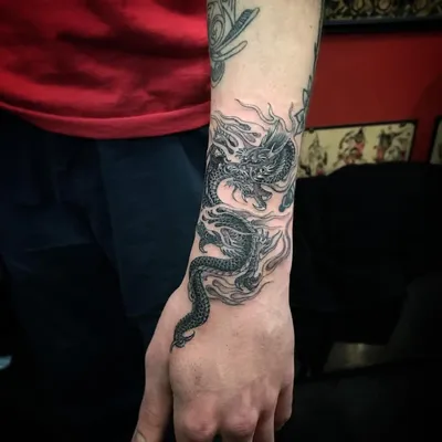 Фото татуировки дракона на руке в четком качестве: PNG