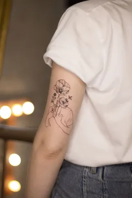 Татуировка Надпись на женской руке (JPG, PNG, WebP)