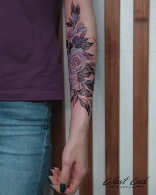 Фото татуировки Лев на руке девушки (JPG, PNG, WebP)