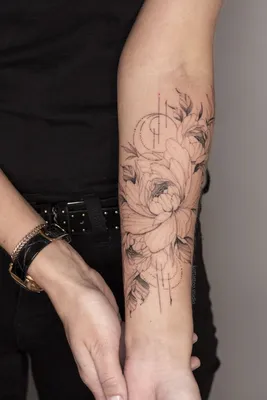 Фото татуировки Мандала на руке девушки (JPG, PNG, WebP)