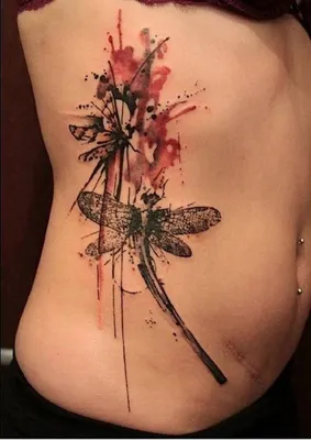 Татуировка стрекозы на руке: красивое изображение на фоне моря