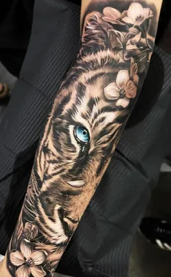 Изображение тату тигра на руке: яркие цвета и четкие линии