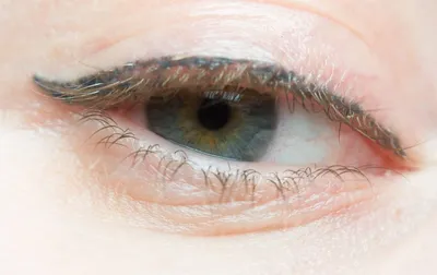 Фото татуажа глаз межресничное пространство с разными оттенками