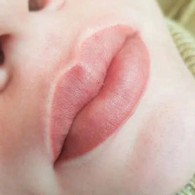 Нежный татуаж губ без контура