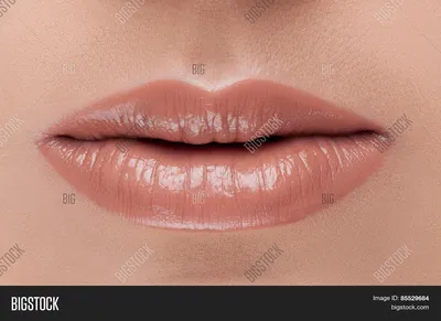 Фото татуажа губ в натуральном цвете: формат JPG