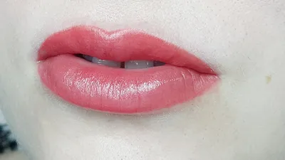 Фотография естественного татуажа губ для косметического магазина
