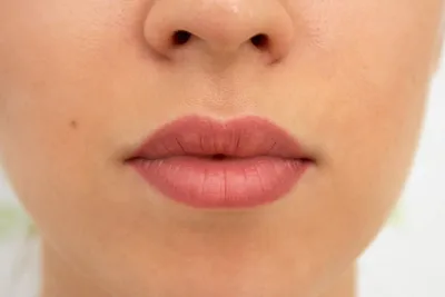 Татуаж губ, который не отличить от природного на фотоснимке