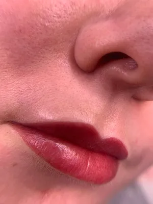 Изображение татуажа губ, который лучше не делать: WebP формат