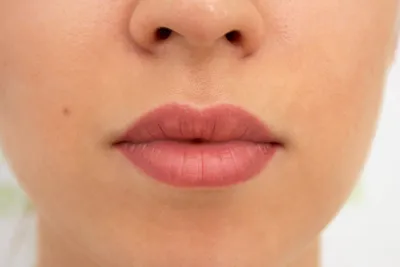 Фото Татуаж губ с растушевкой в формате JPG