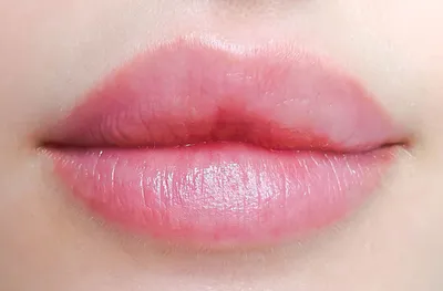 Фото Татуаж губ с растушевкой в стиле хай-тек