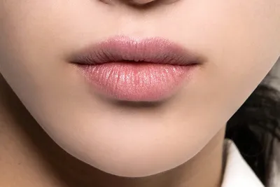 Татуаж губ светлый кайал: изображение с высоким контрастом