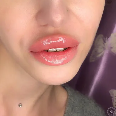 Фото татуажа губ светлый кайал с эффектом объема