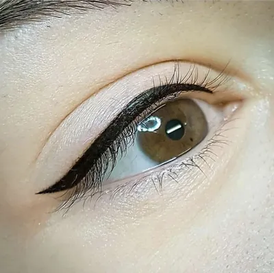 Изображение татуажа стрелки на глазах: красивый эффект