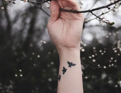 Фото татуировок на руке для девушек с высоким разрешением