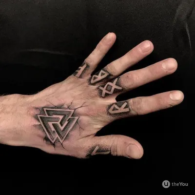Татуировки на руке мужчин: изображения с символикой