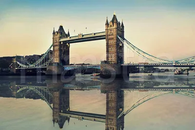Обои на рабочий стол Вечерний Тауэрский мост, в центре Лондона над рекой  Темзой, Великобритания, обои для рабочего стола, скачать обои, обои  бесплатно