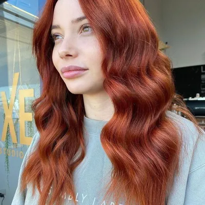 Темно-рыжий цвет волос [65+ фото] — палитра оттенков, выбор краски,  особенности окрашивания | Рыжий цвет волос, Красота волос, Стили окраски  волос