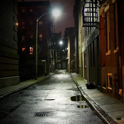 Темный Переулок — стоковые фотографии и другие картинки Переулок - Переулок,  Тёмный, Ночь - iStock