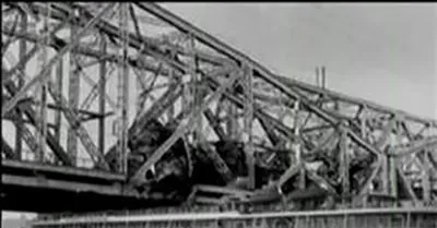 Теплоход \"Александр Суворов\" после столкновения с мостом, Ульяновск, 1983  год | Пикабу