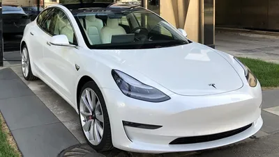 Купить Tesla Model S Plaid 2023 красного цвета