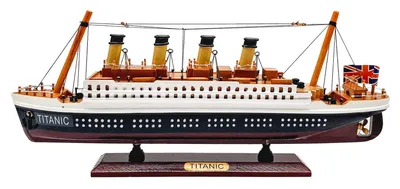 Титаник с большим кораблем спереди | Премиум Фото
